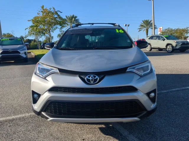 Used 2016 Silver Toyota SE image 9