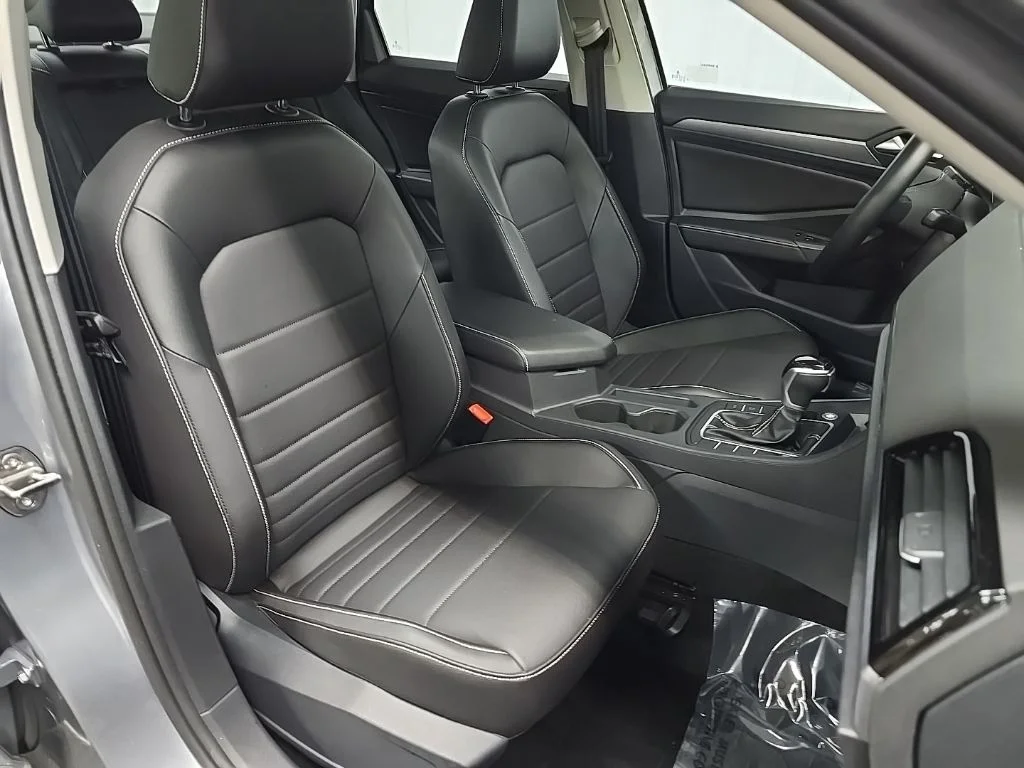 Used 2024 Gray Volkswagen 1.5T SE image 15