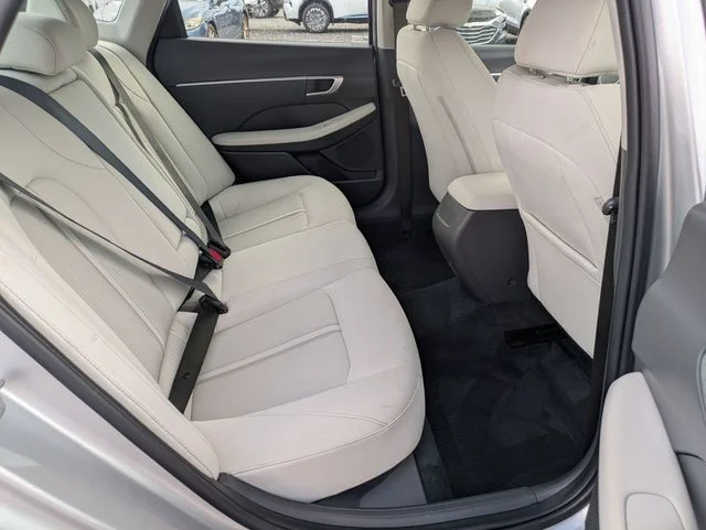 Used 2025 Silver Hyundai SEL image 23