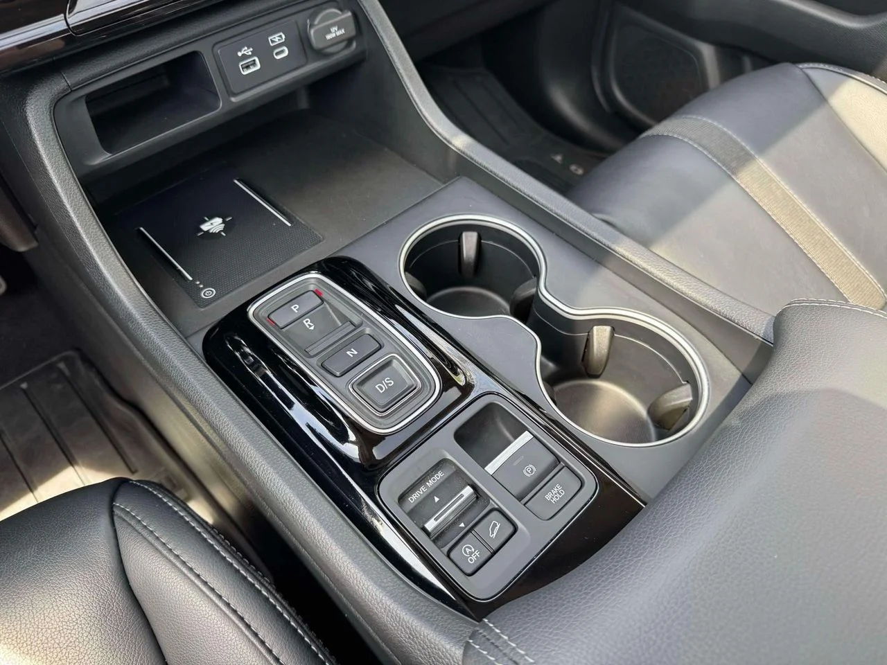 Used 2025 Platinum White Pearl Honda Touring image 33