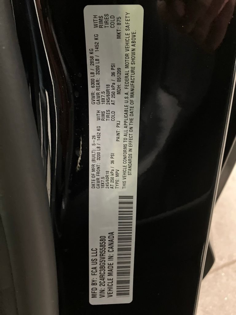 New 2027 Diamond Black Crystal Pearl-Coat Exterior Paint Chrysler Select image 30