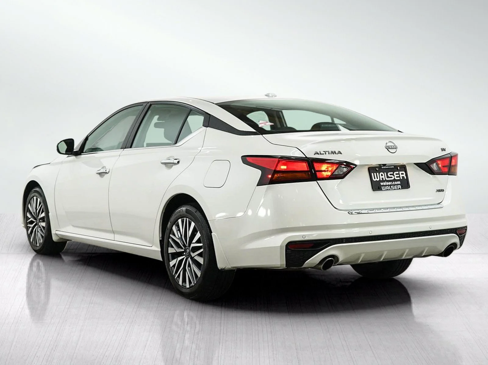 Used 2023 Pearl White Tricoat Nissan 2.5 SV image 4