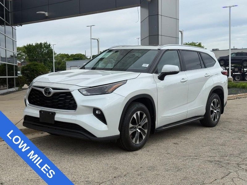 Used 2023 Pearl Toyota XLE image 7