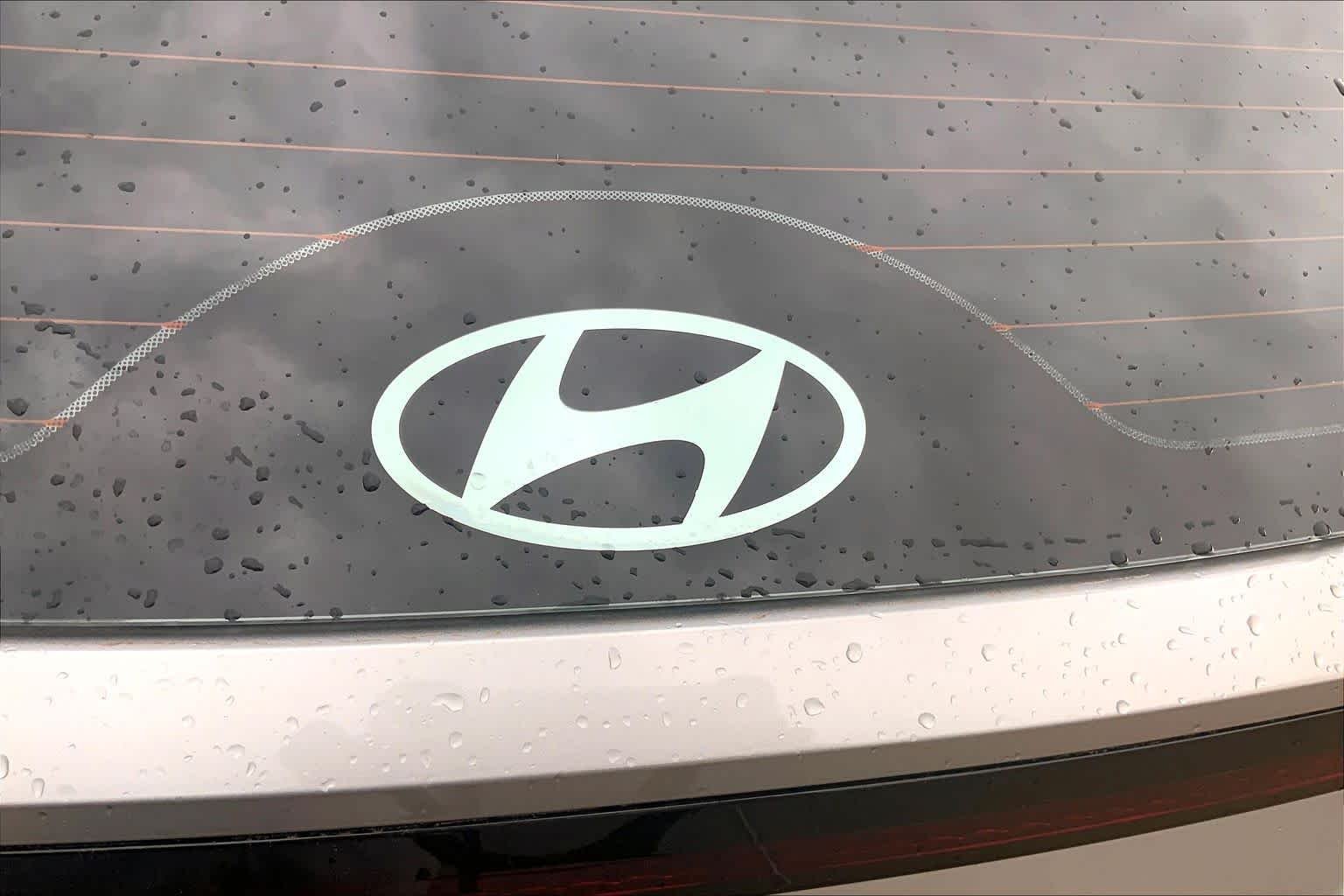 Used 2025 Shimmering Silver Hyundai SE image 33