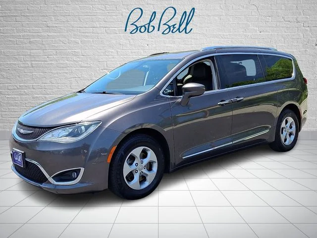 2017 Chrysler Pacifica Touring-L Plus's photo