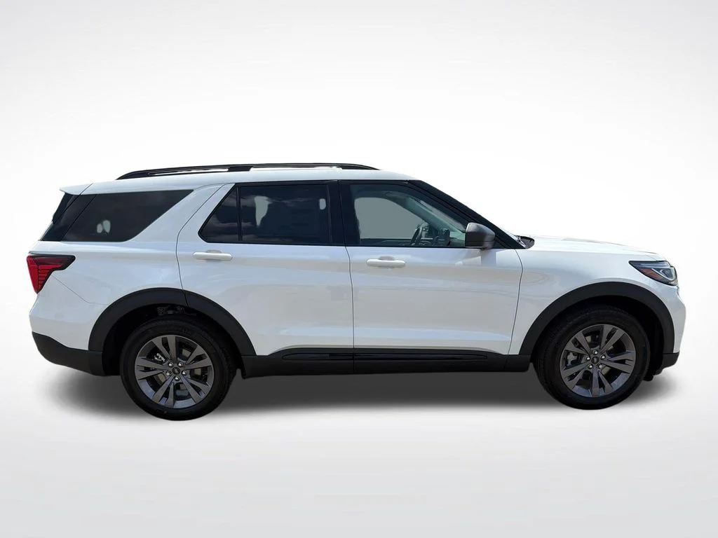 New 2026 Star White Metallic Tri-Coat Ford Active image 10