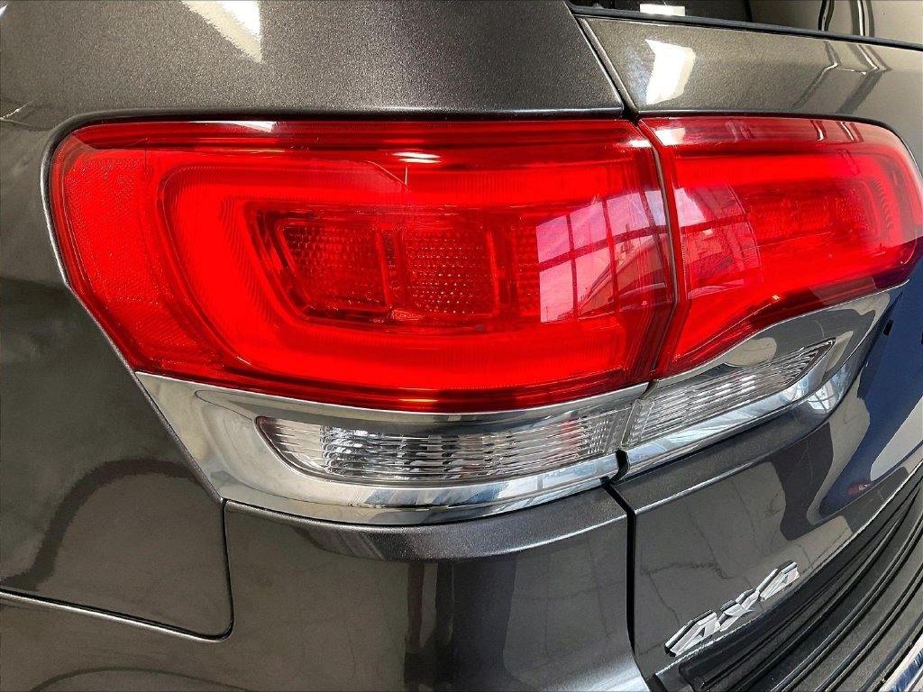 Used 2018 Gray Jeep Limited image 35