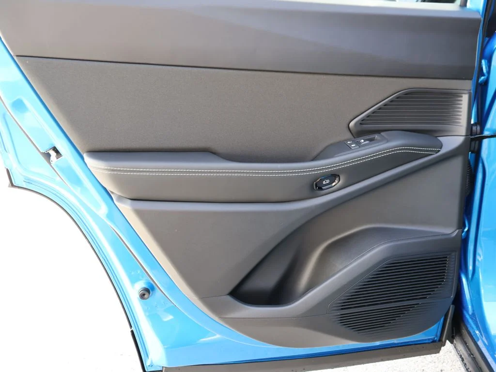 New 2026 Hydro Blue Pearl-Coat Exterior Paint Jeep Laredo image 15