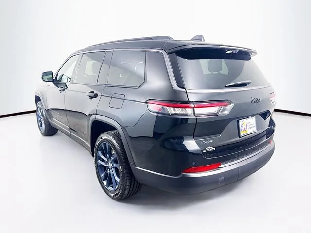 New 2026 Diamond Black Crystal Pearl-Coat Exterior Paint Jeep  image 5
