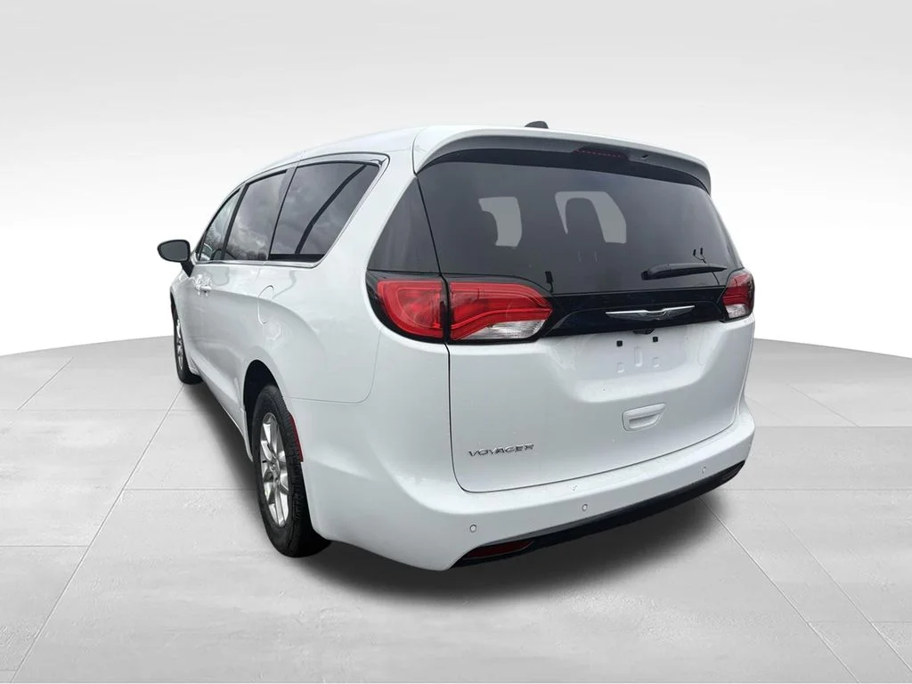 New 2026 Bright White Clear-Coat Exterior Paint Chrysler LX image 5