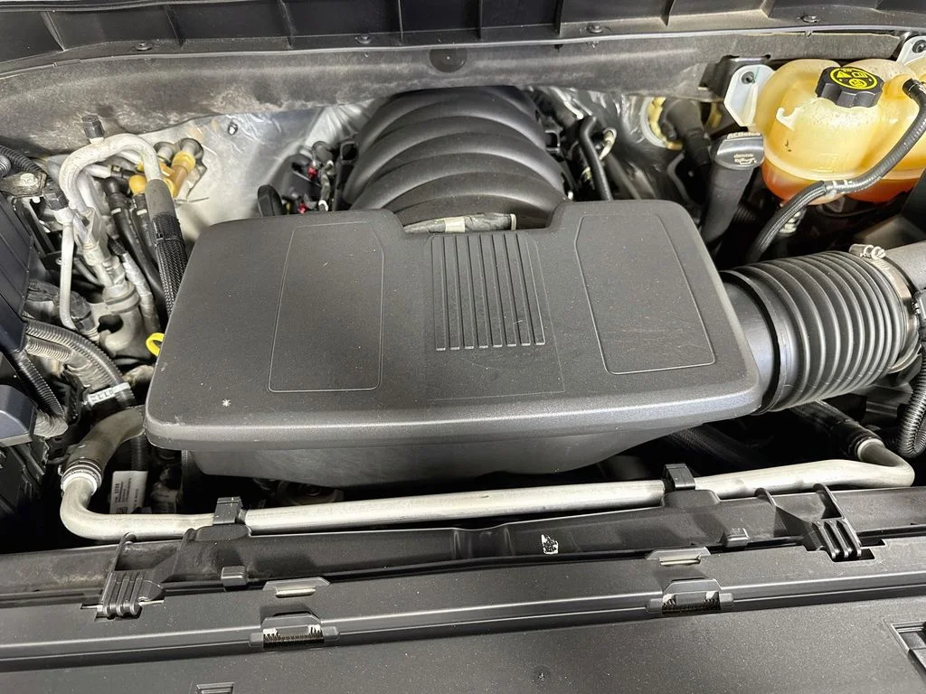 Used 2023 White Chevrolet Z71 image 40