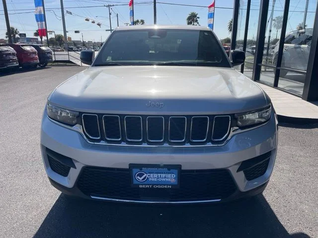 Used 2025 Silver Jeep Laredo image 2