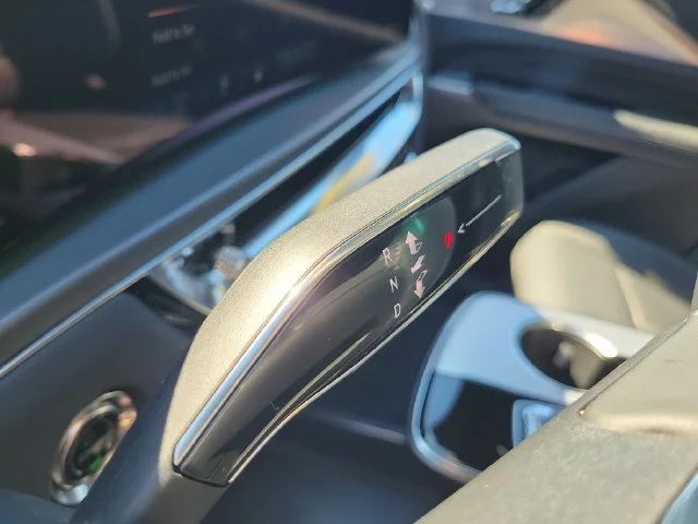 2024 Cadillac LYRIQ Tech - Photo 28