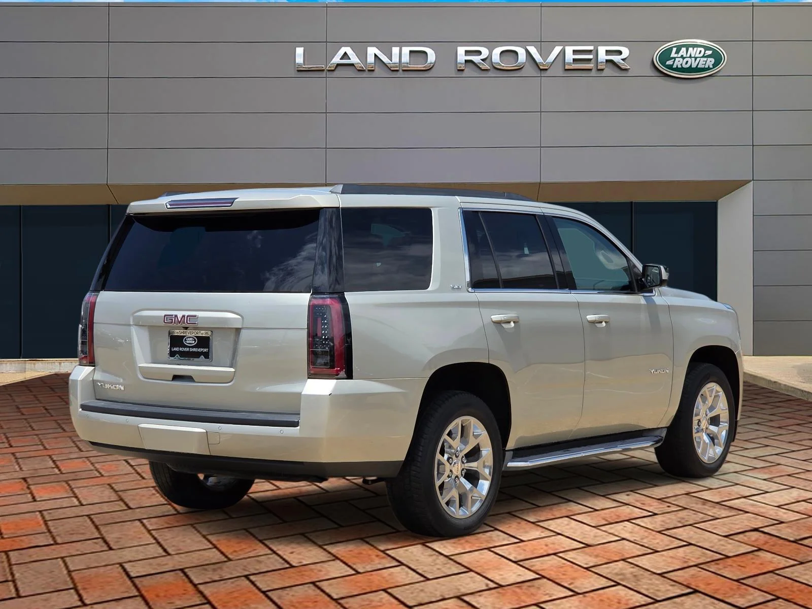 Used 2015 CHAMPAGNE SILVER METALLIC GMC SLT image 4