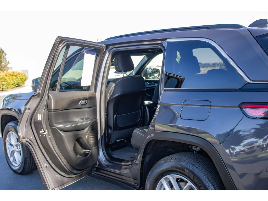 Used 2024 Baltic Gray Metallic Clearcoat Jeep Laredo X image 13
