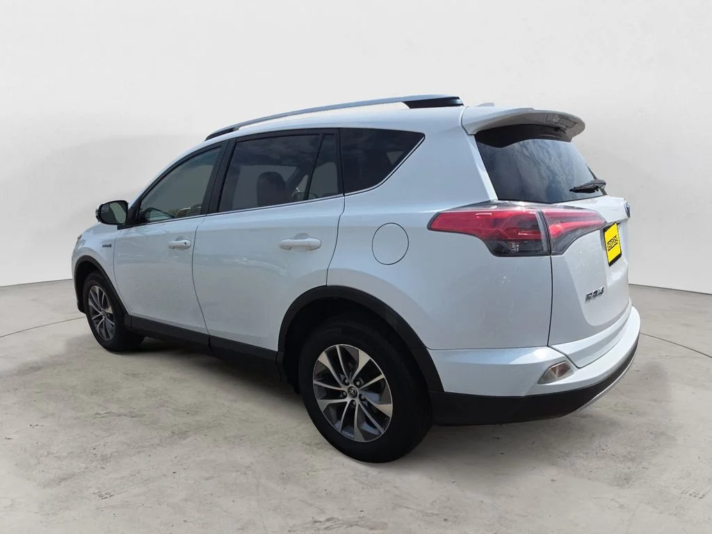 Used 2016 White Toyota XLE image 7