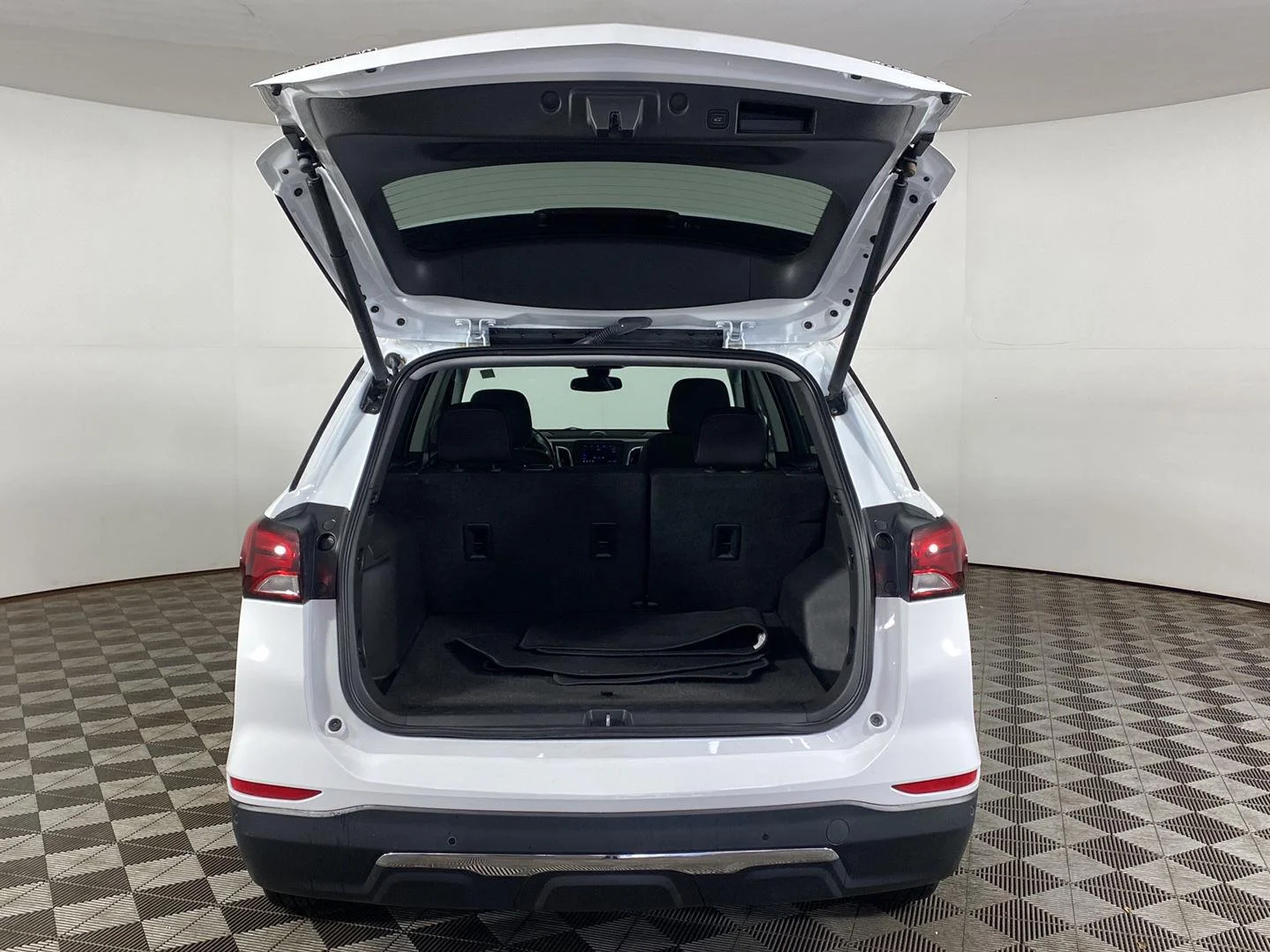 Used 2023 Summit White Chevrolet LT image 22