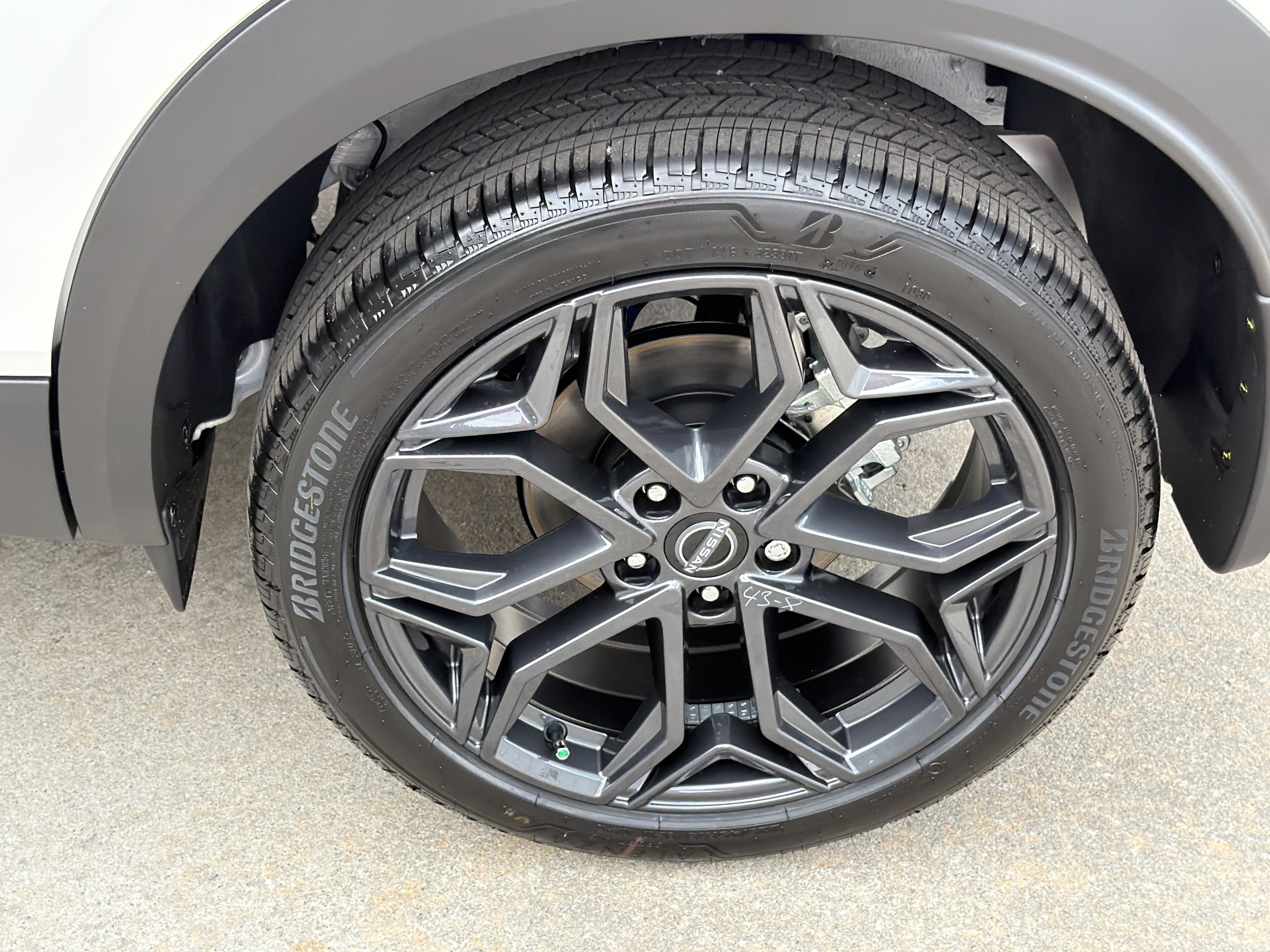 New 2026 Aspen White Tricoat/Super Black Nissan SR image 20