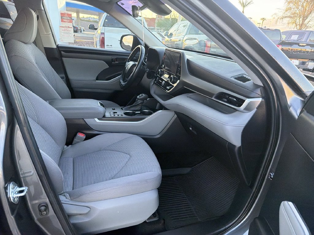 2023 Toyota Highlander L - Photo 28
