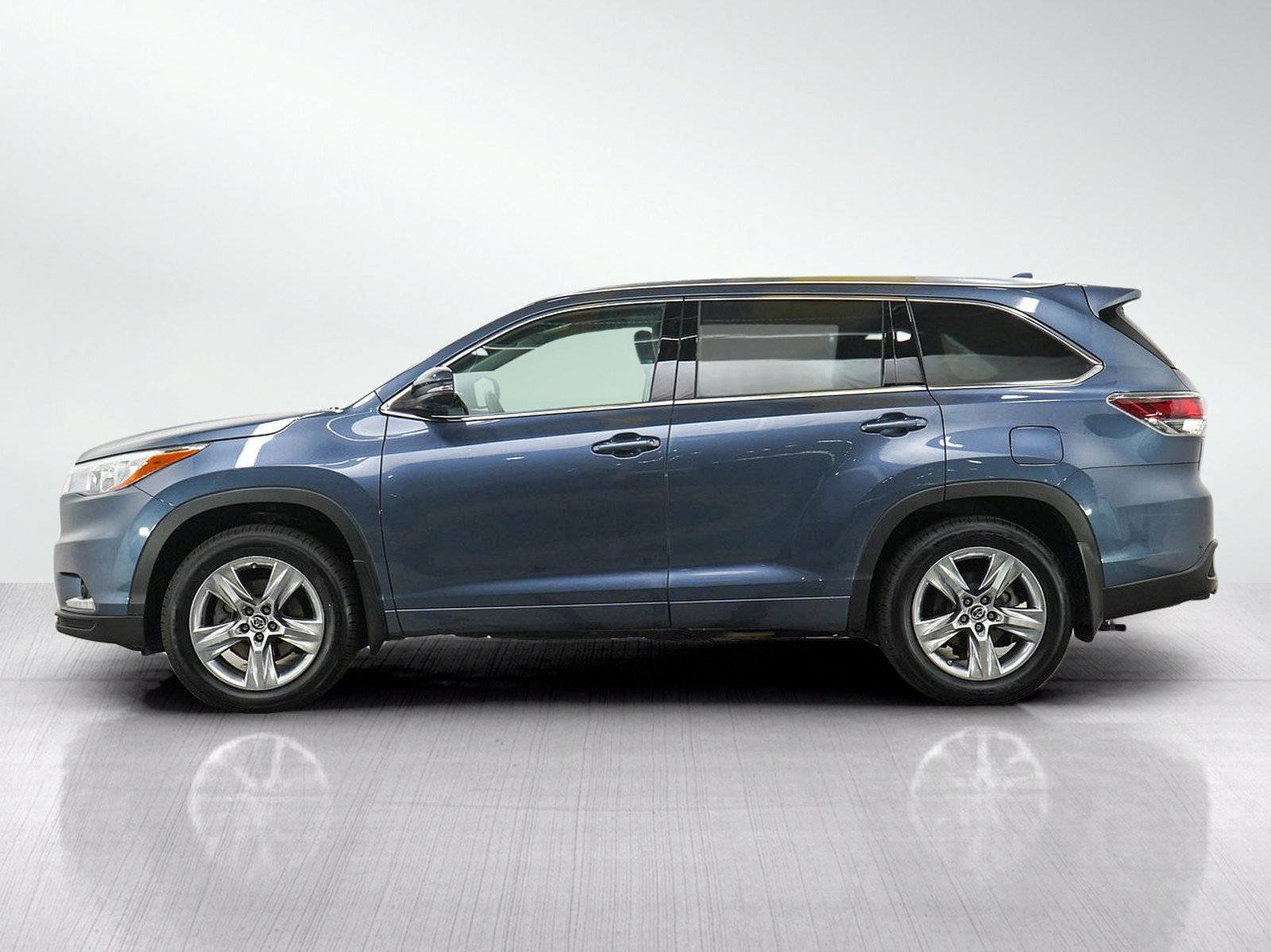Used 2016 Toyota Highlander Limited with VIN 5TDDKRFH0GS267708 for sale in Burnsville, Minnesota
