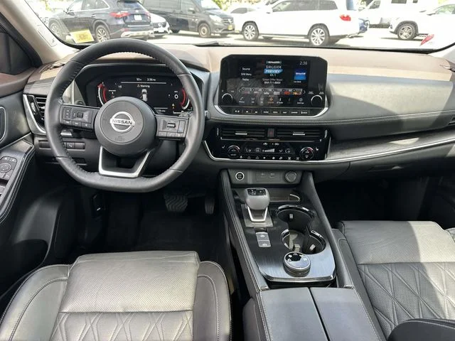 Used 2021 Gray Nissan Platinum image 5