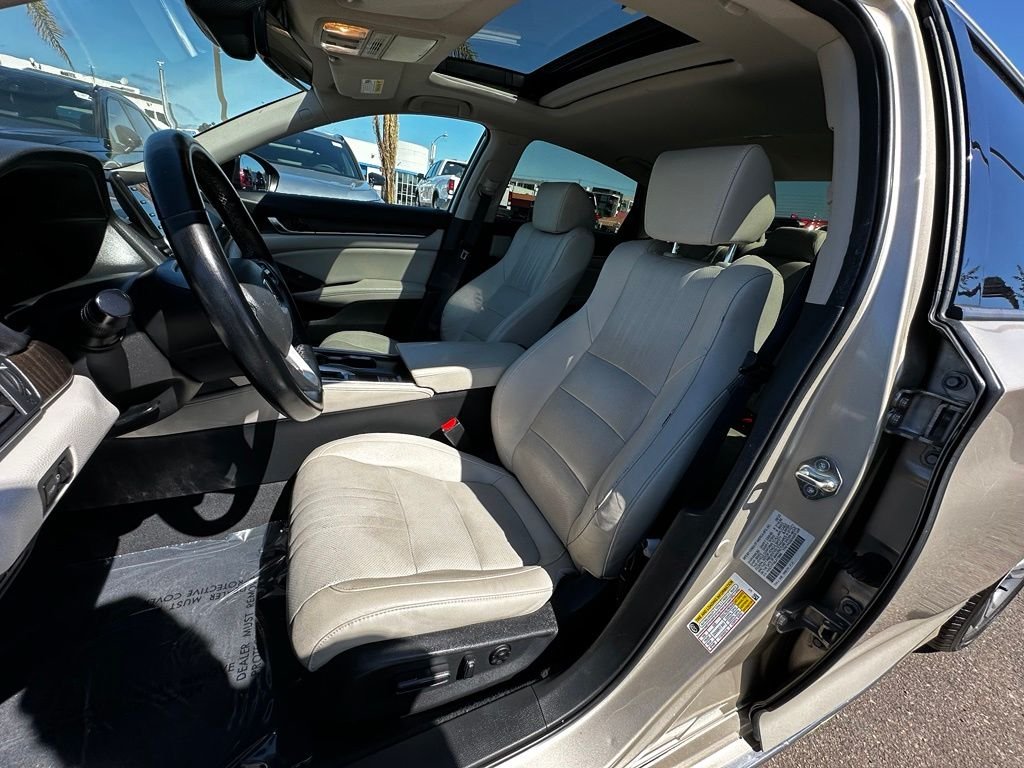 Used 2020 Gold Honda EX-L image 22