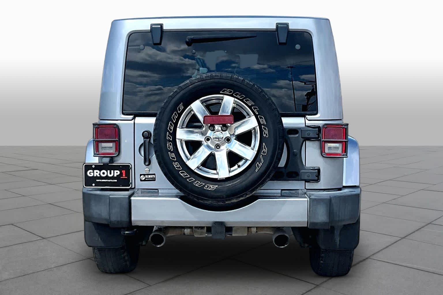 Used 2017 Billet Silver Metallic Clearcoat Jeep Sahara image 5