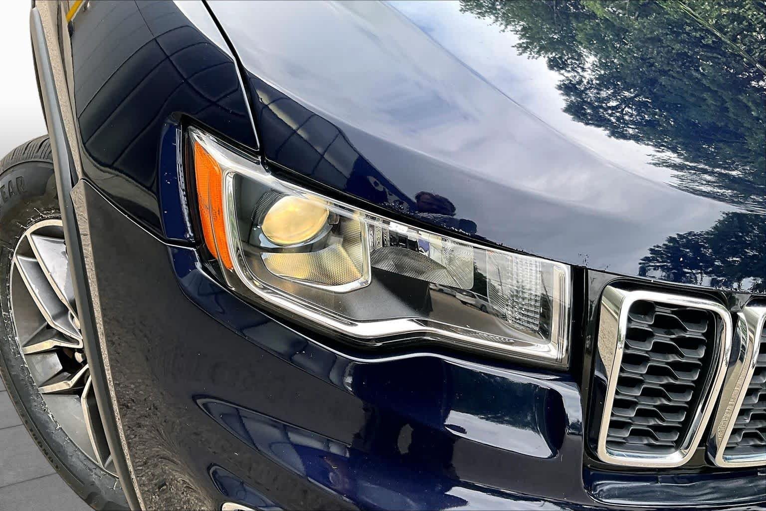 Used 2018 True Blue Pearlcoat Jeep Limited image 26