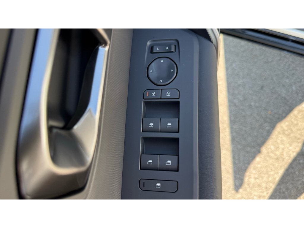 New 2027 Snow White Pearl / Black Roof Kia X-Line S image 23