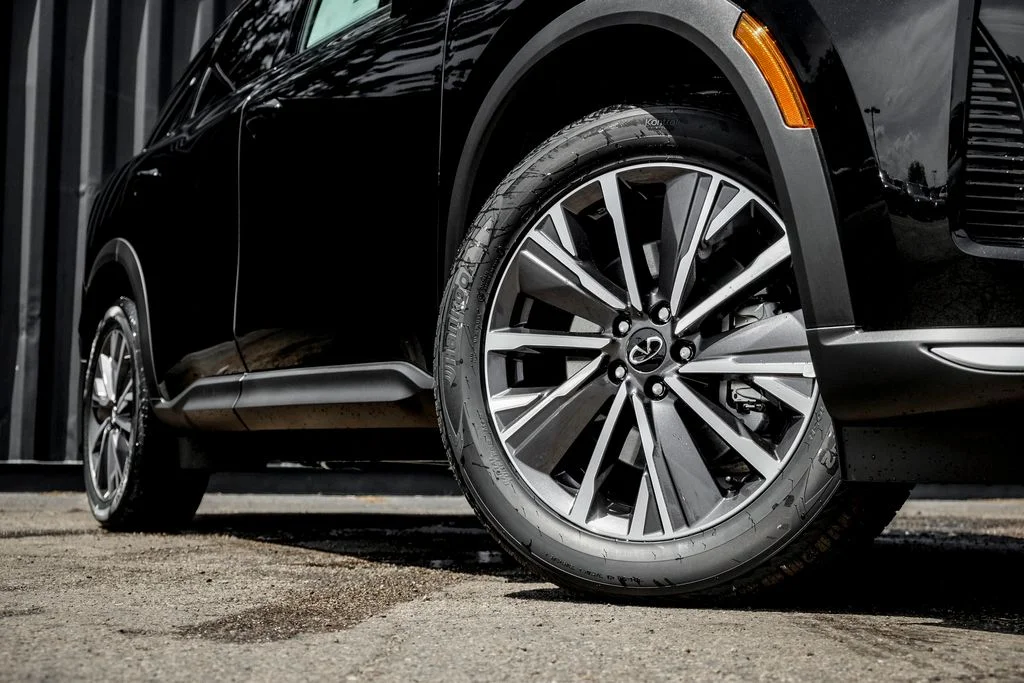 New 2027 MINERAL BLACK INFINITI Luxe AWD image 7