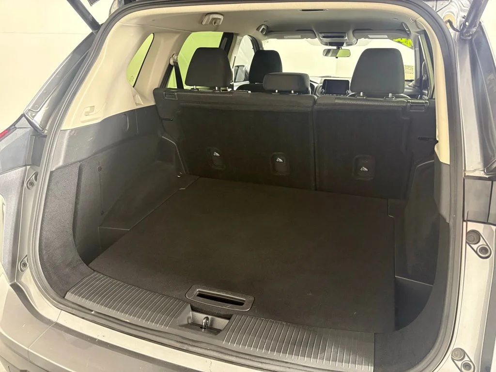 Used 2024 Gray Nissan SV image 18