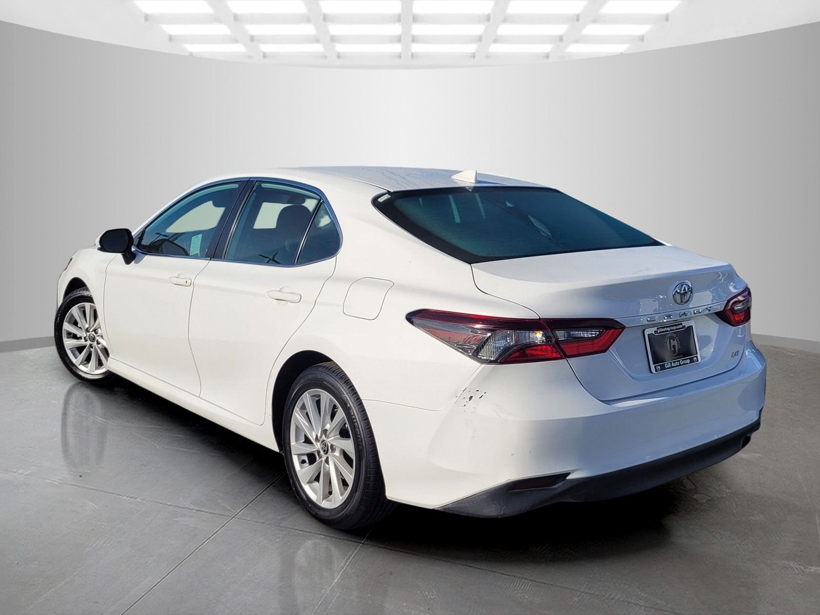 2021 Toyota Camry LE photo 5
