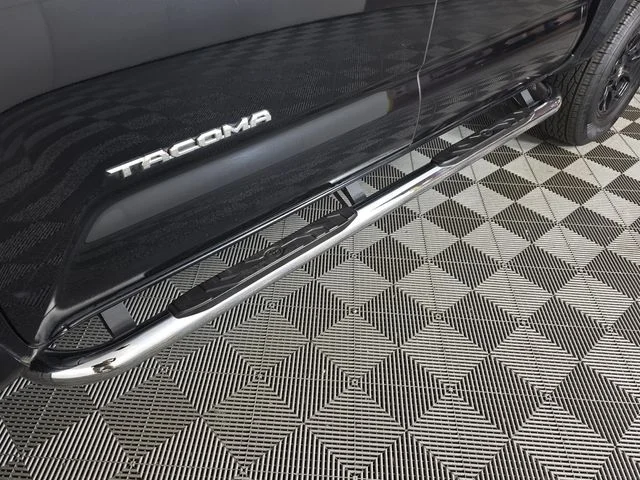Used 2020 Midnight Black Metallic Toyota SR5 image 9
