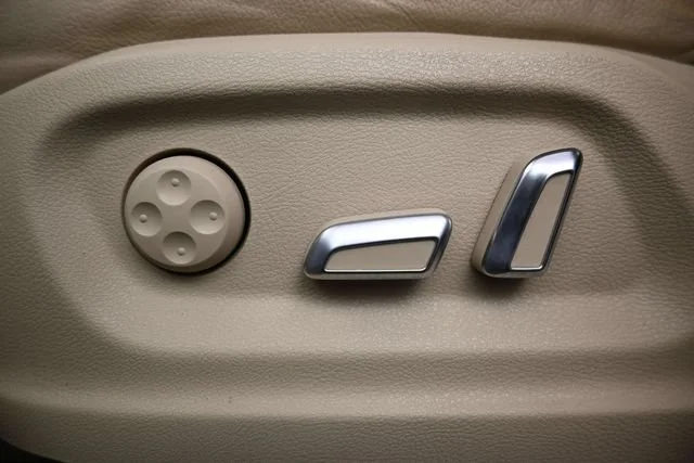 Used 2024 White Frost Tricoat Buick Avenir image 11