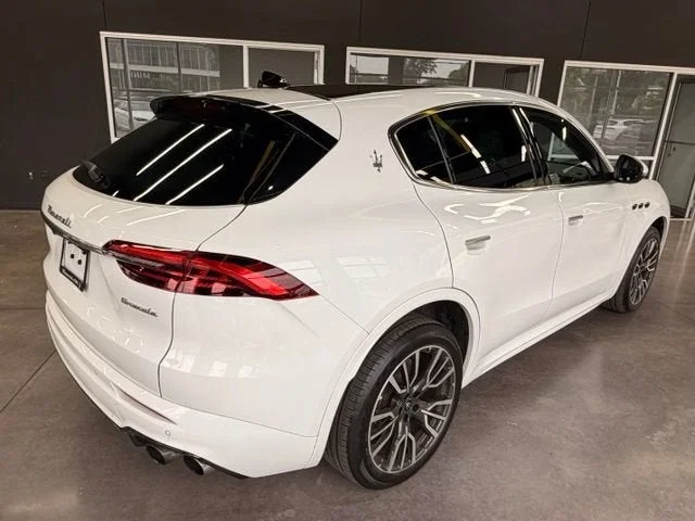 Used 2025 White Maserati Base image 7