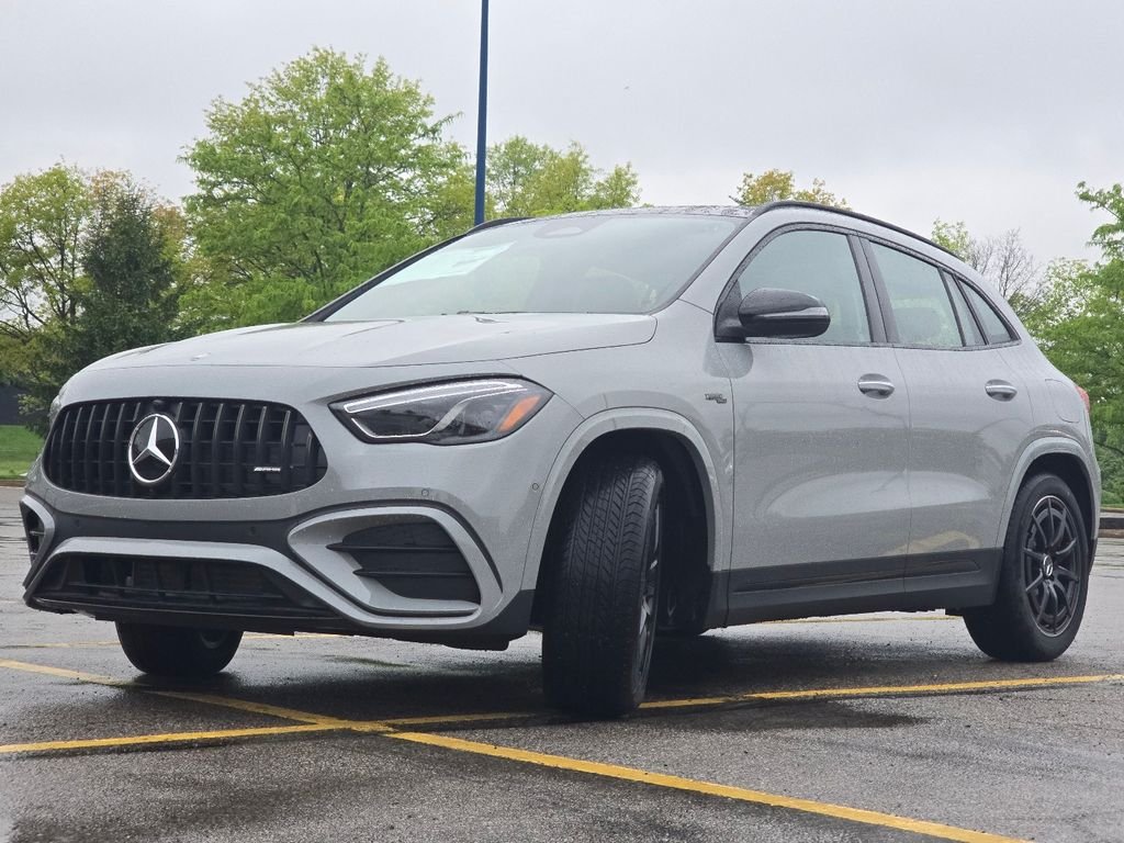 New 2026 MANUFAKTUR Alpine Grey Mercedes-Benz GLA 35 AMG® image 12