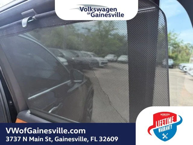 Used 2018 Onyx Black Metallic Volvo Inscription image 11