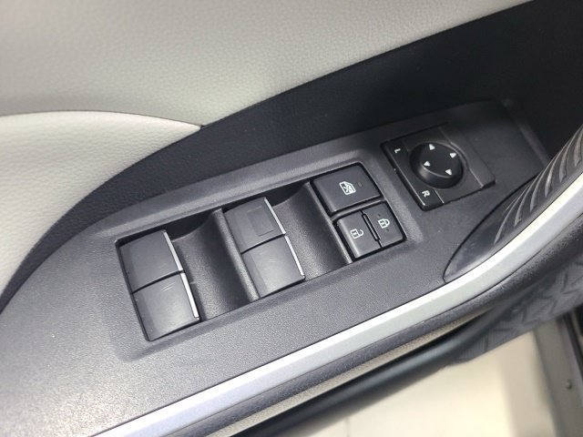 Used 2020 Midnight Black Metallic Toyota XLE Premium image 22