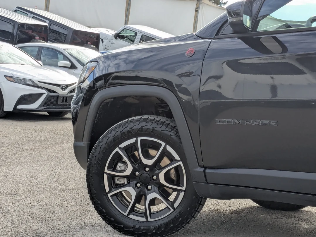 Certified Used 2024 Black Jeep Trailhawk - - 4x4 - Sun & Sound Group - Dual Pane Sunroof - Leather - NAV & More! image 9