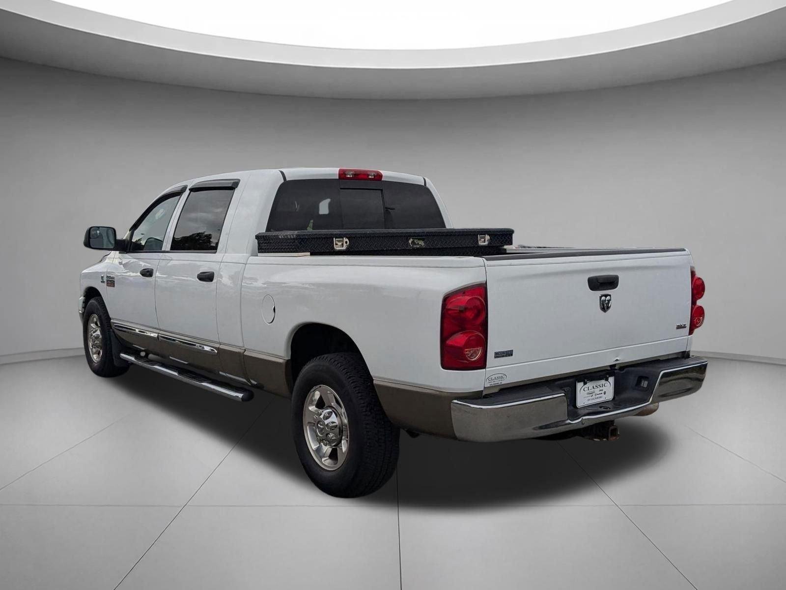 Used 2008 Bright White Dodge SXT image 7