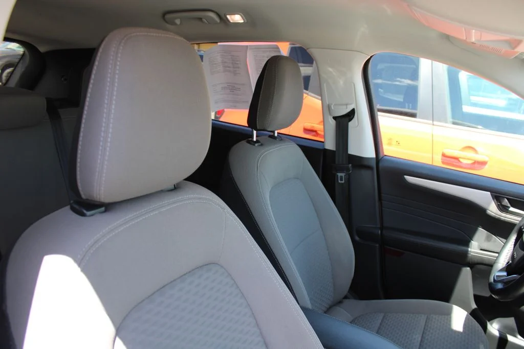 Used 2022 Oxford White Ford SE image 19