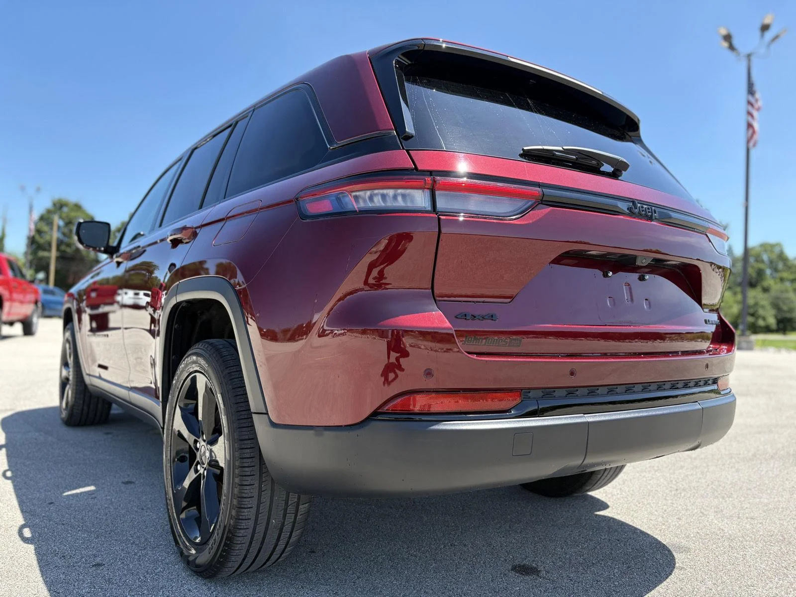 Used 2023 Velvet Red Pearlcoat Jeep Limited image 19