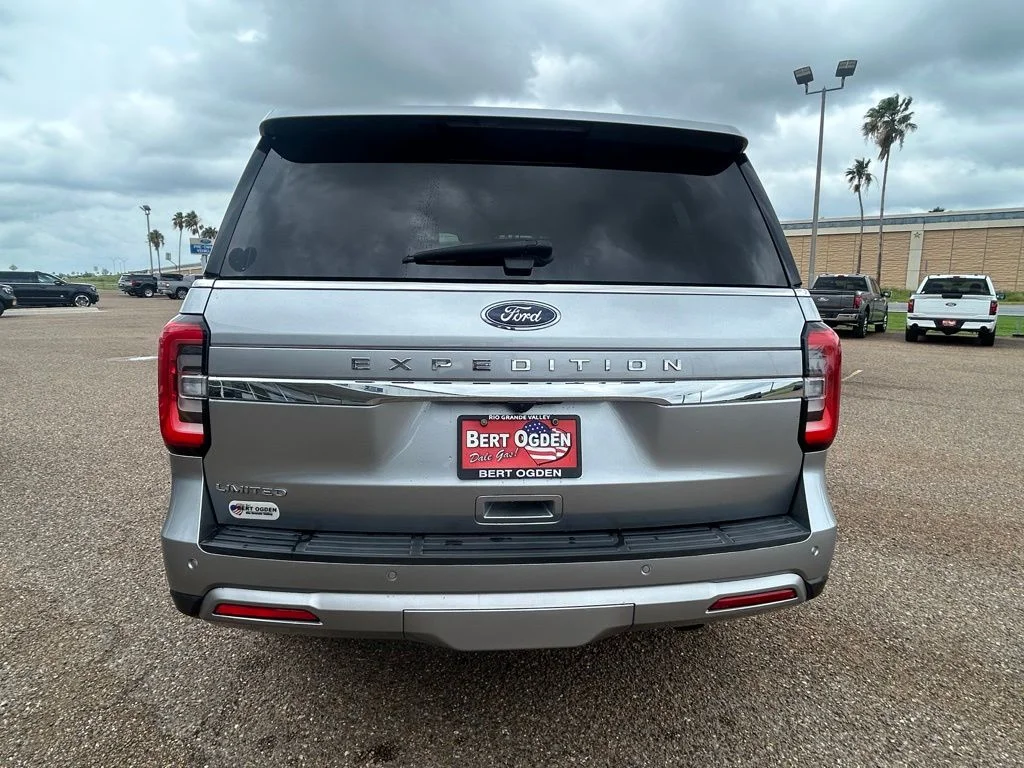 Used 2023 Silver Ford Limited image 5