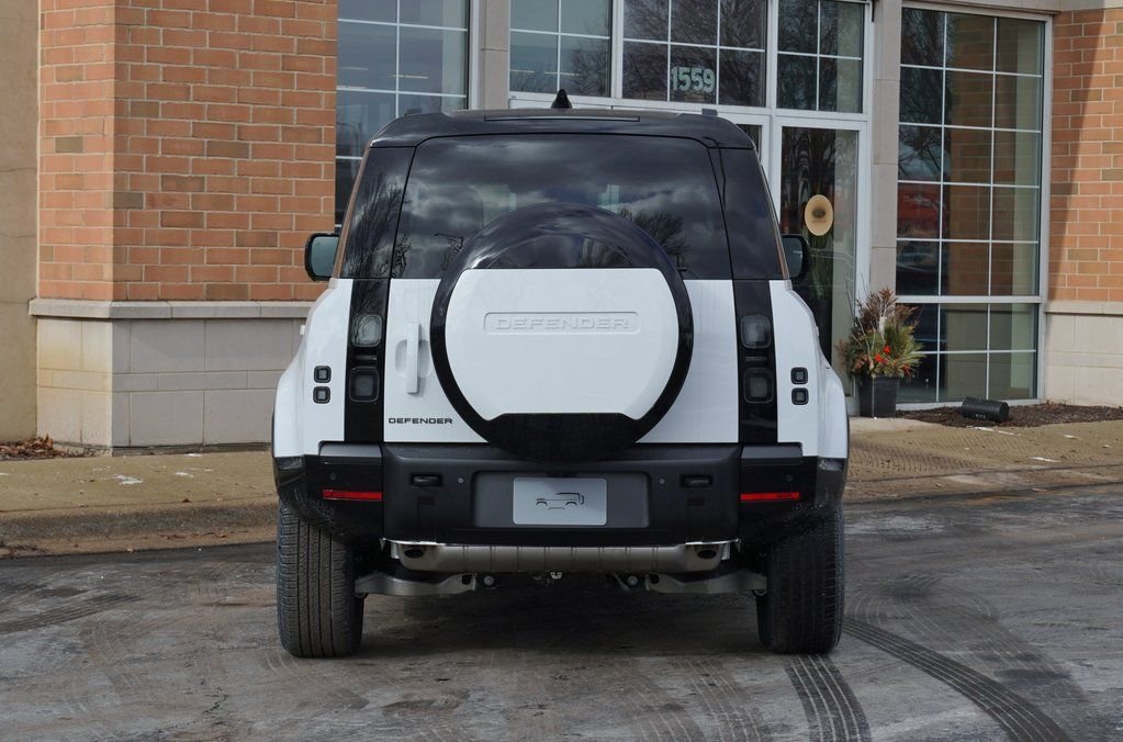 Used 2026 White Land Rover X-Dynamic SE image 6