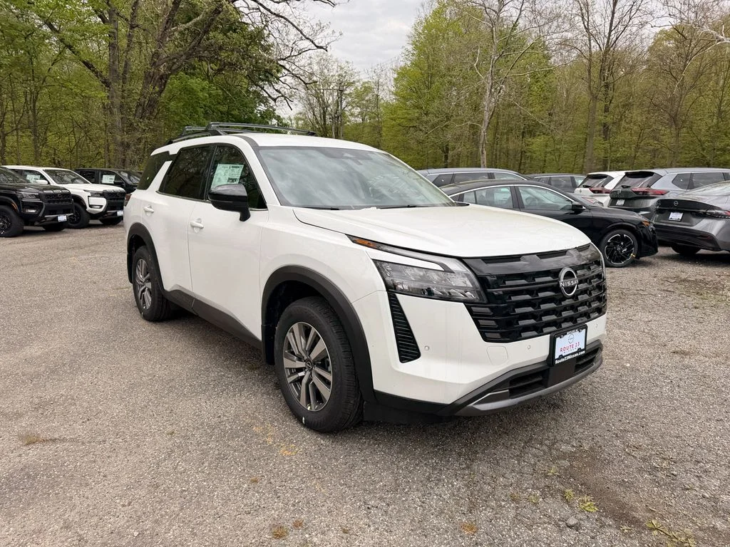 New 2026 White Nissan SL image 6