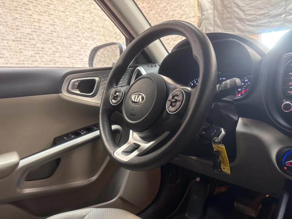 Used 2020 Sparkling Silver Kia LX image 18