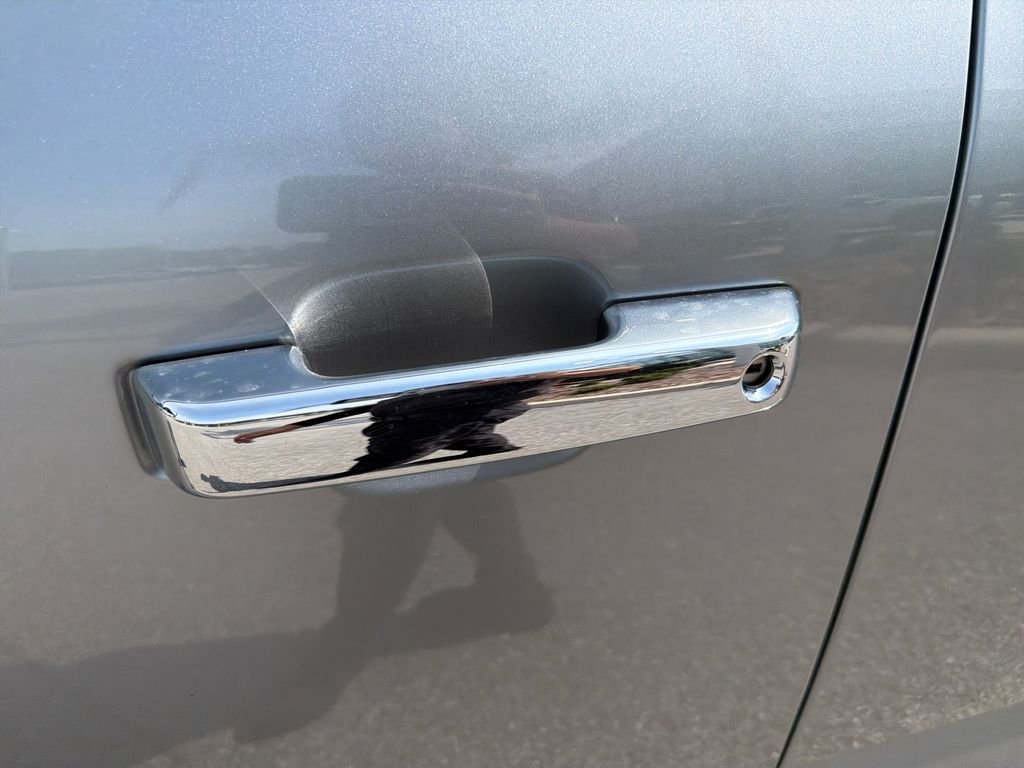Used 2025 Silver Metallic Ford XLT image 15