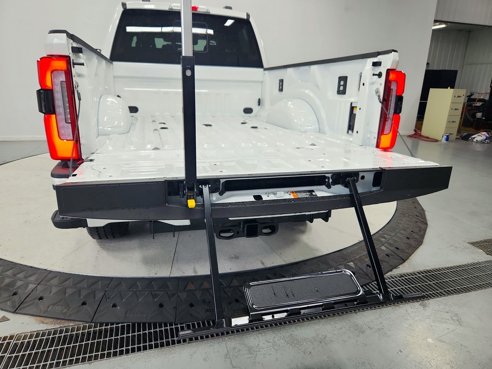 2026 Ford F-350 Super Duty Platinum - Photo 50