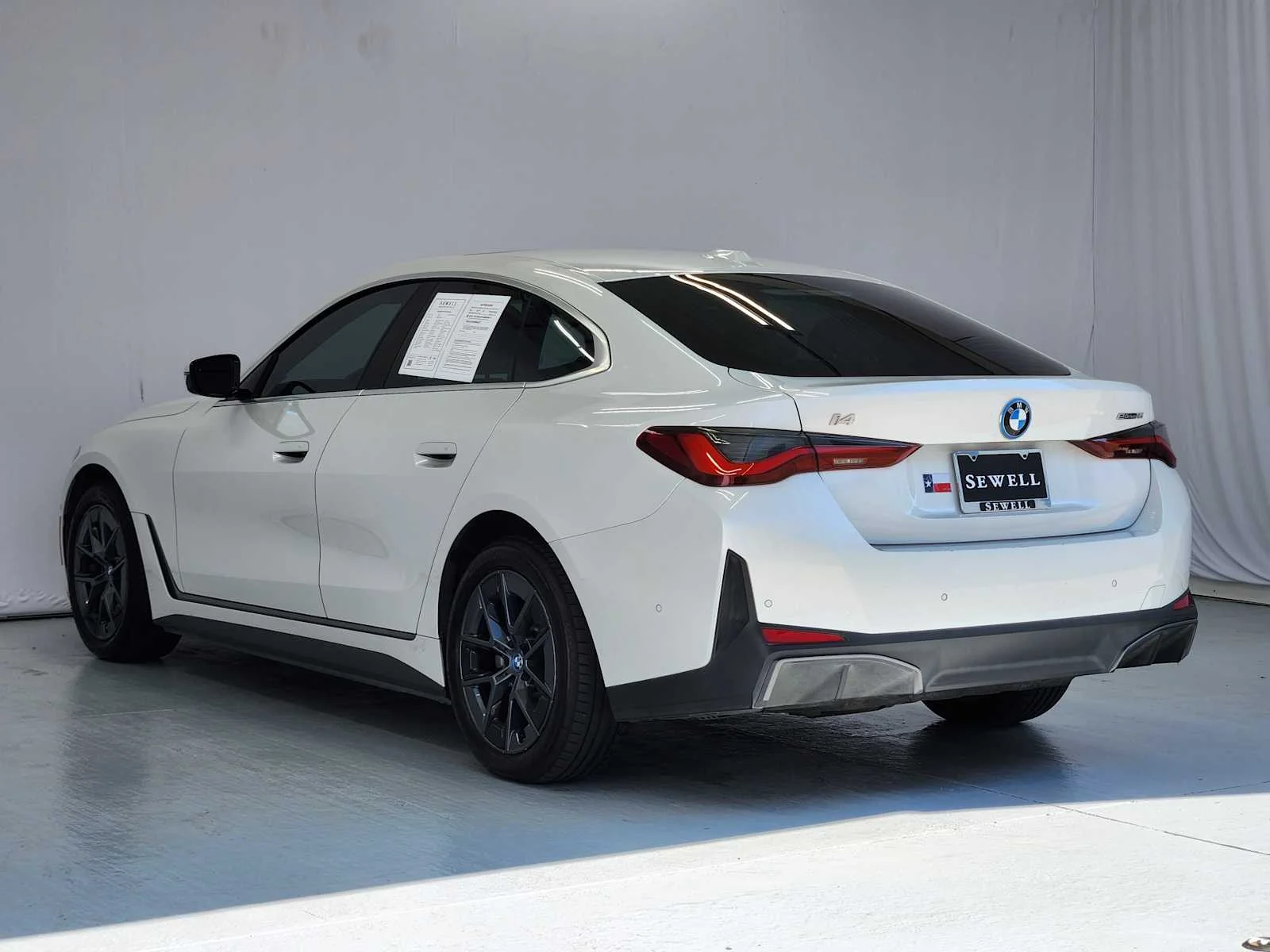 Used 2023 Mineral White Metallic BMW eDrive35 image 5