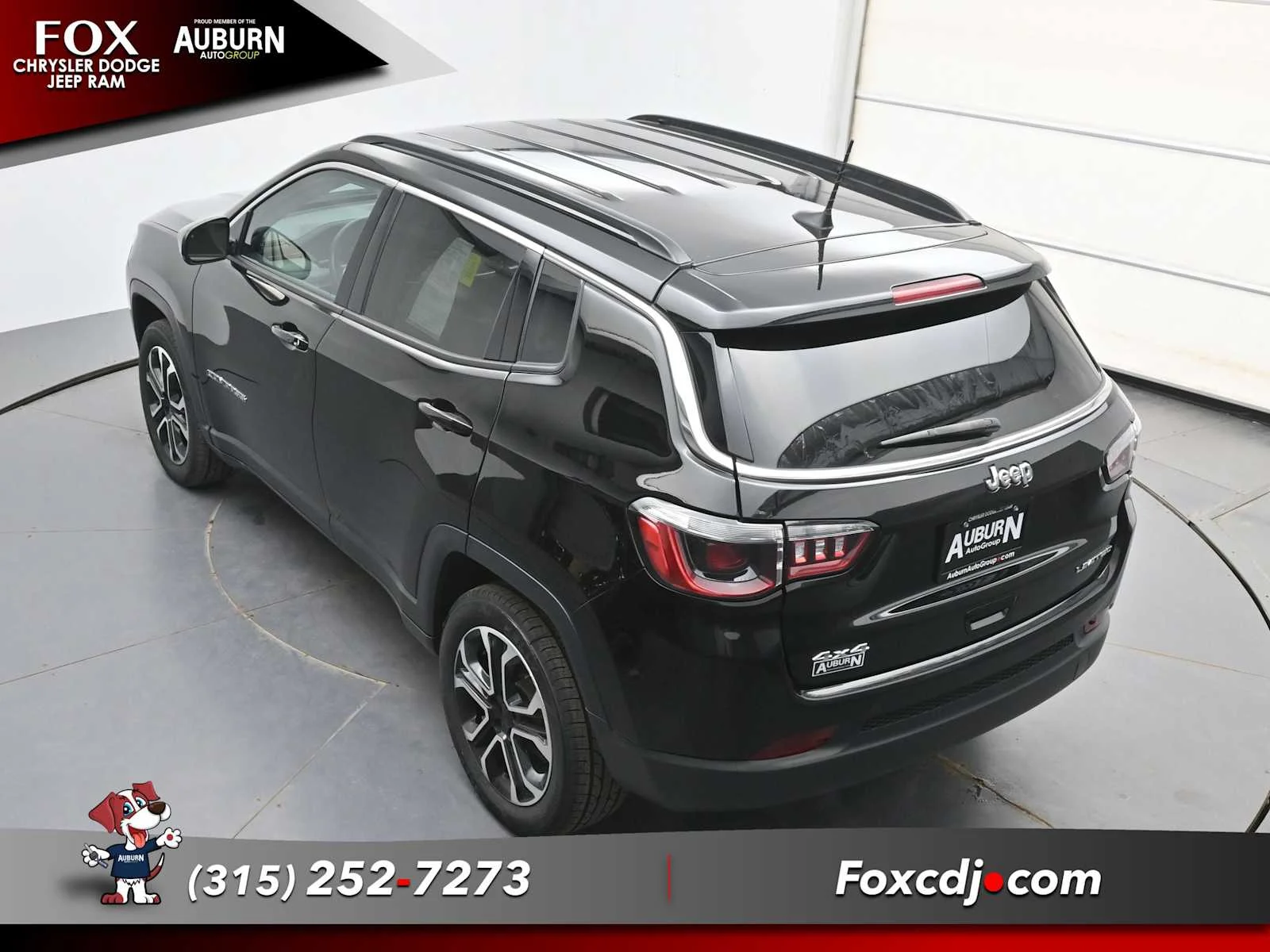 Used 2022 Diamond Black Crystal Pearlcoat Jeep Limited image 30
